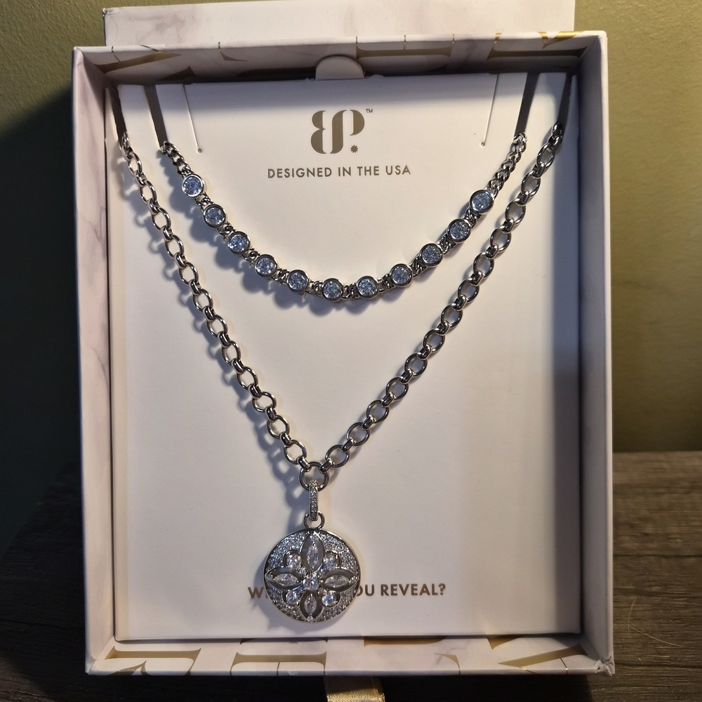 Elegant Silver Necklace Set with Pendant